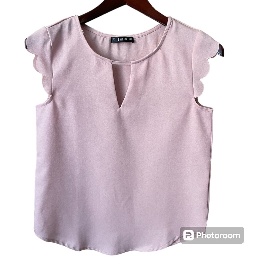 ⚡️ (NWOT) Pretty Scalloped Blouse Top ~ Size XS ⚡️